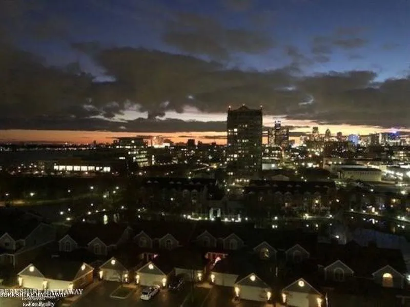 250 E Harbortown #1110 Drive Detroit City, MI 48207