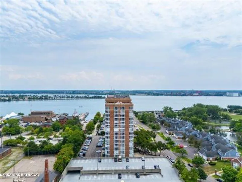 250 E Harbortown #1110 Drive Detroit City, MI 48207