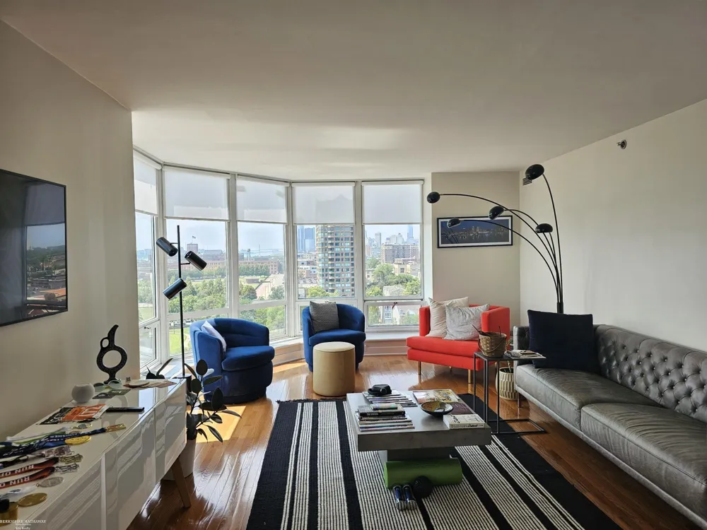 250 E Harbortown #1110 Drive Detroit City, MI 48207
