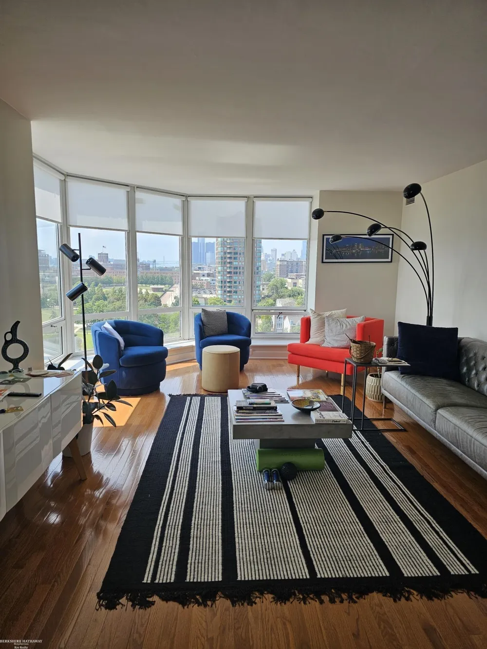 250 E Harbortown #1110 Drive Detroit City, MI 48207