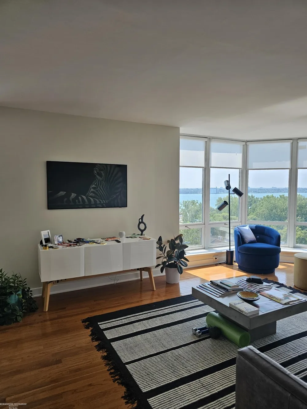 250 E Harbortown #1110 Drive Detroit City, MI 48207