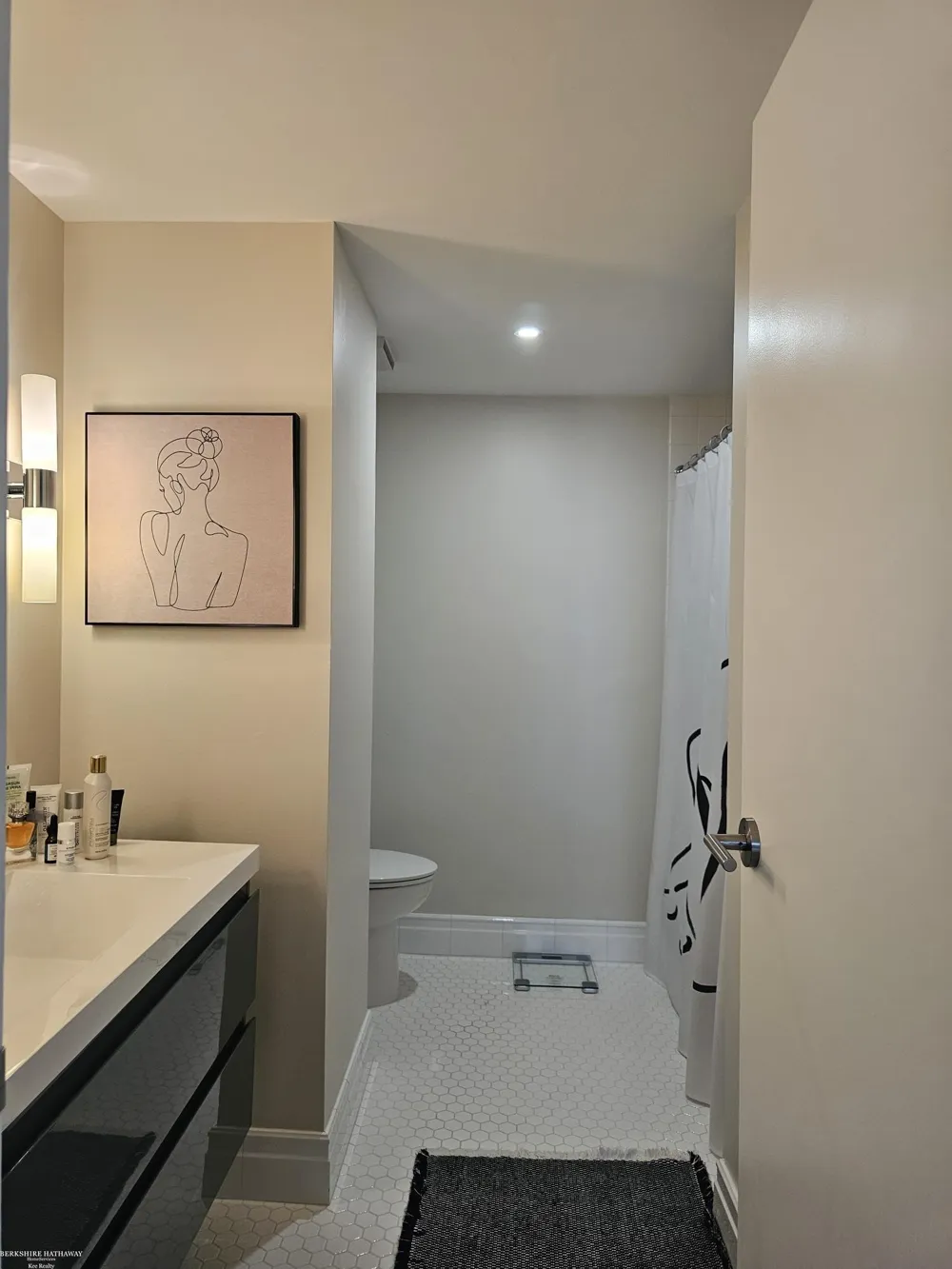 250 E Harbortown #1110 Drive Detroit City, MI 48207