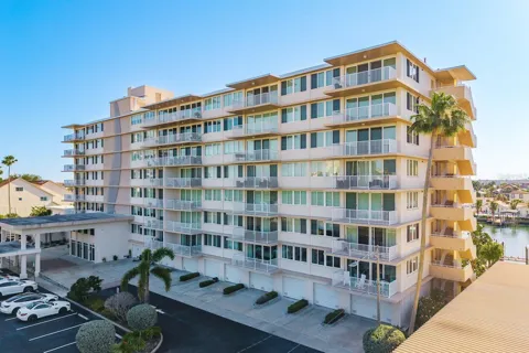 223 ISLAND WAY #2D