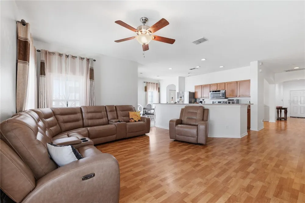 704 PARSONS POINTE ST Seffner, FL 33584