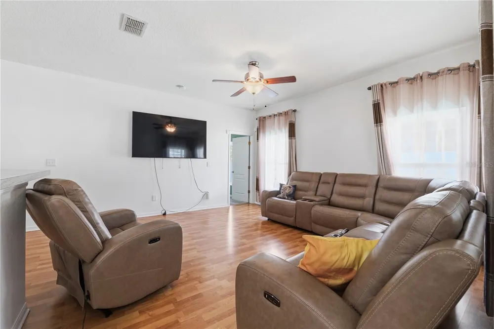 704 PARSONS POINTE ST Seffner, FL 33584