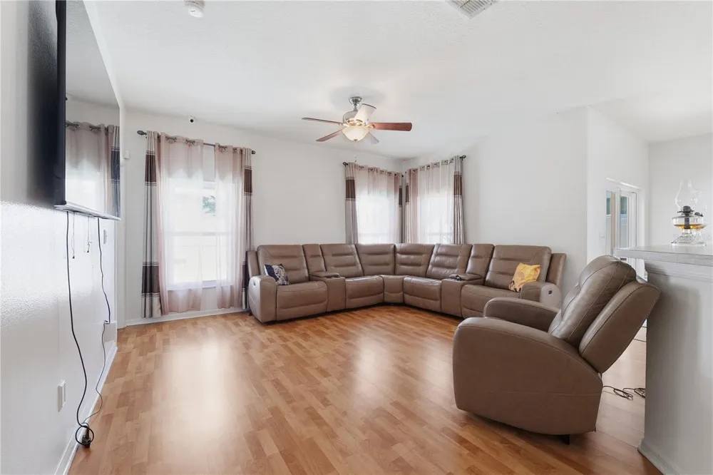 704 PARSONS POINTE ST Seffner, FL 33584