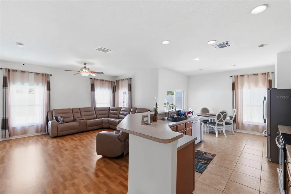704 PARSONS POINTE ST Seffner, FL 33584