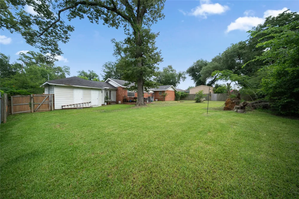 2717 Crestview Street Tyler, TX 75701