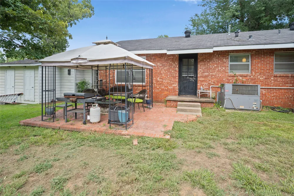 2717 Crestview Street Tyler, TX 75701