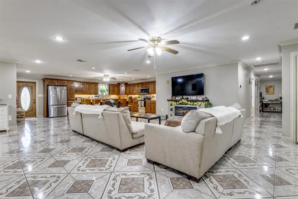 1590 Farm Road 2352 Sumner, TX 75486