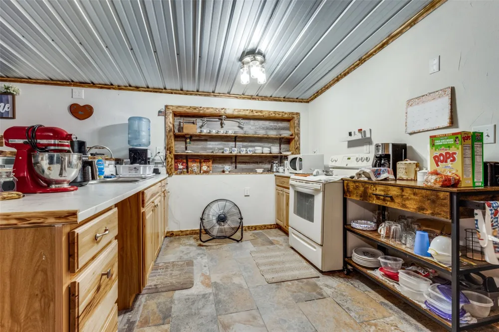 1590 Farm Road 2352 Sumner, TX 75486