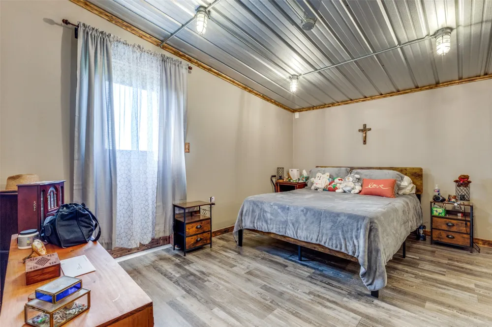 1590 Farm Road 2352 Sumner, TX 75486