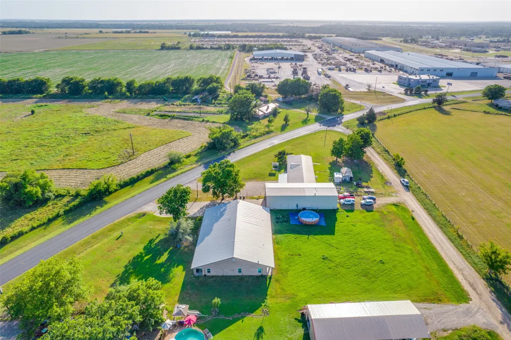 1590 Farm Road 2352 Sumner, TX 75486
