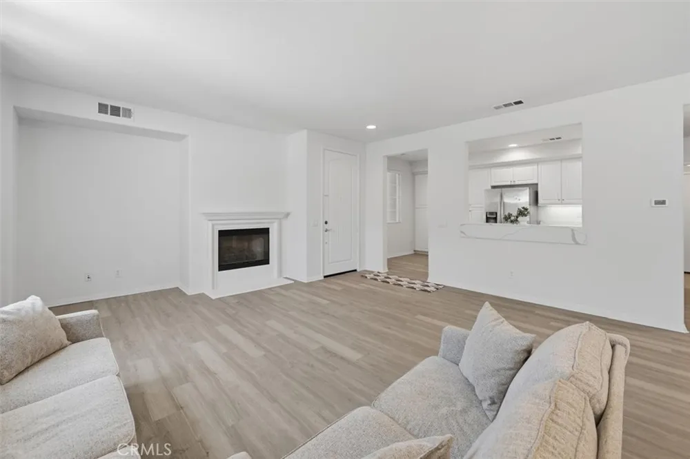 19324 Opal Lane Saugus, CA 91350