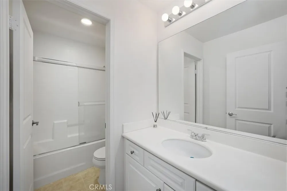 19324 Opal Lane Saugus, CA 91350