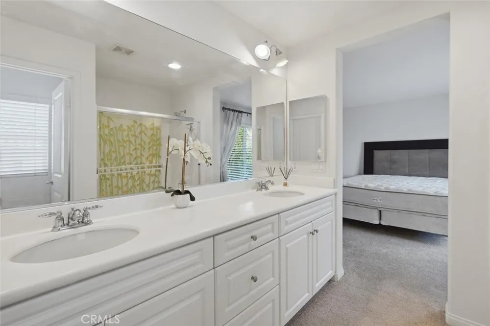 19324 Opal Lane Saugus, CA 91350