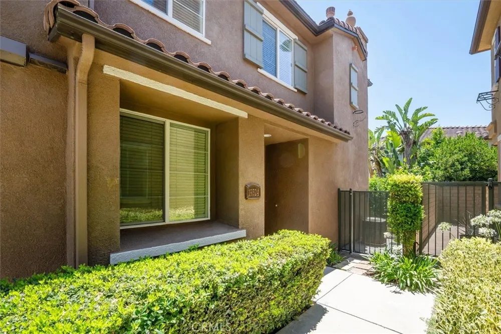19324 Opal Lane Saugus, CA 91350