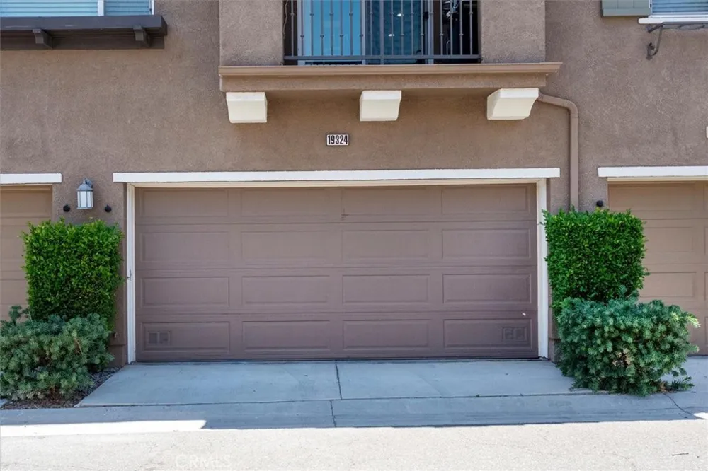 19324 Opal Lane Saugus, CA 91350