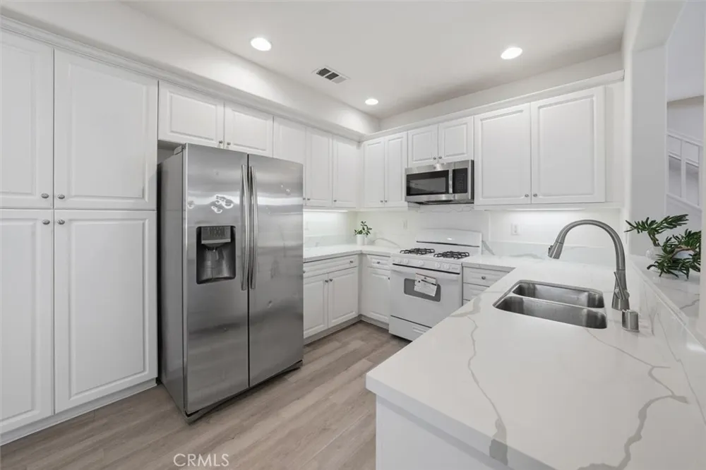 19324 Opal Lane Saugus, CA 91350
