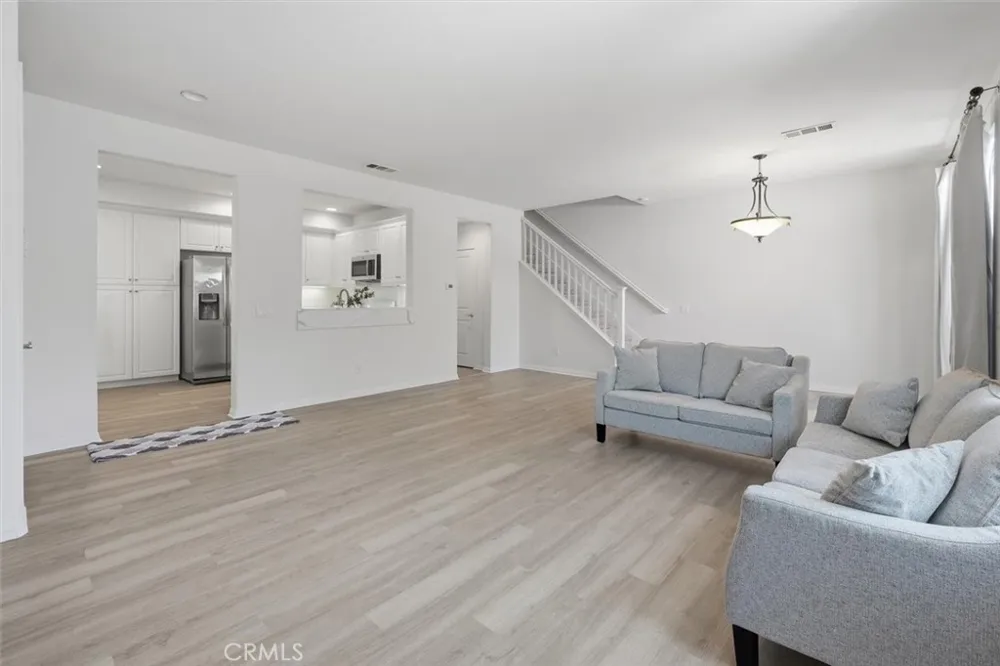 19324 Opal Lane Saugus, CA 91350