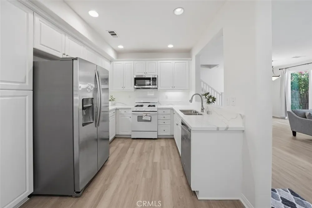 19324 Opal Lane Saugus, CA 91350