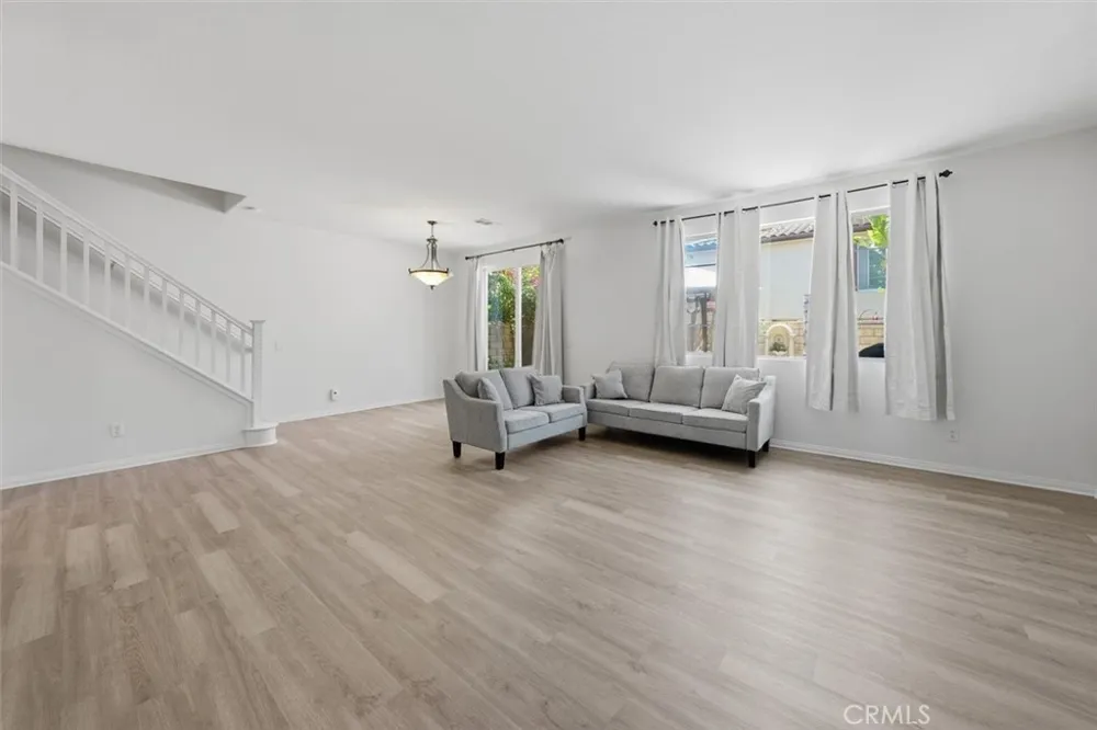 19324 Opal Lane Saugus, CA 91350