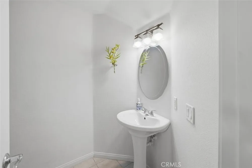 19324 Opal Lane Saugus, CA 91350