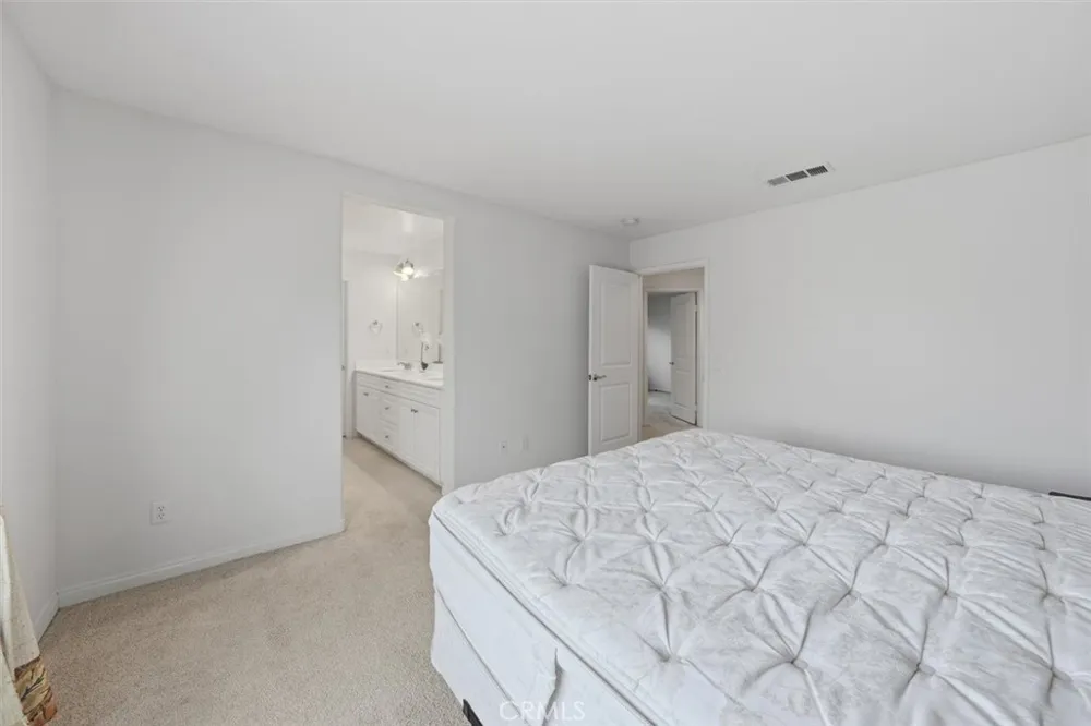 19324 Opal Lane Saugus, CA 91350