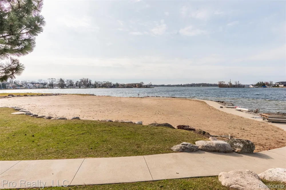 3559 Port Cove Drive Waterford Charter Township, MI 48328