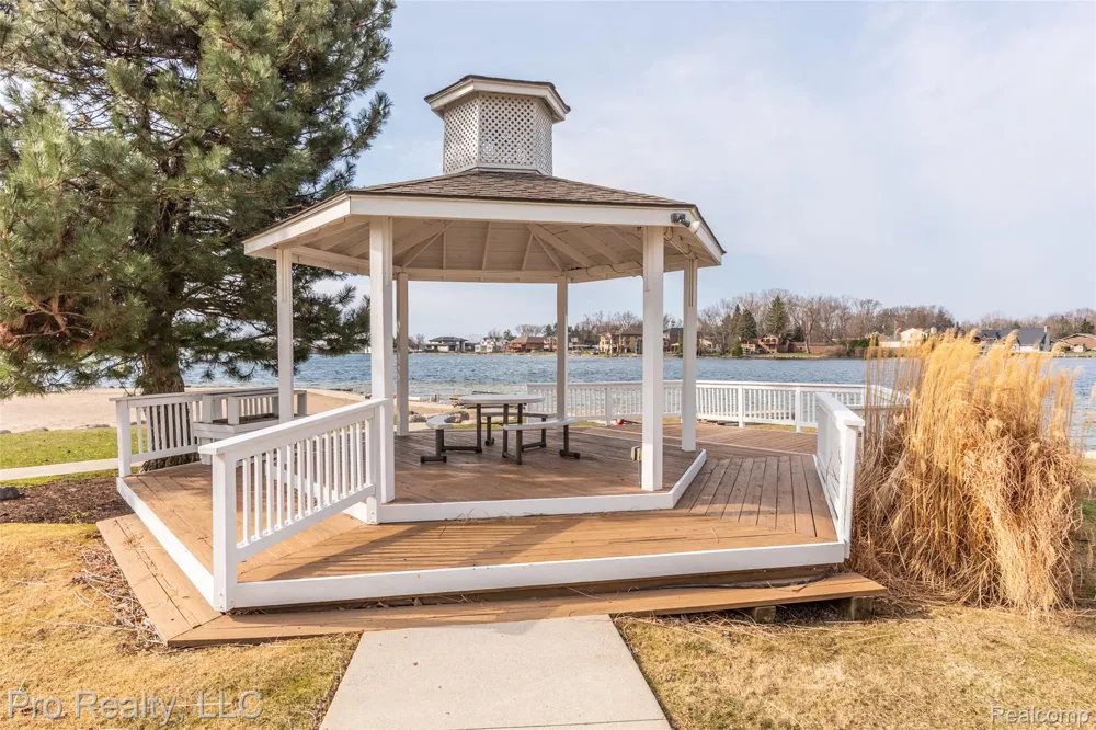 3559 Port Cove Drive Waterford Charter Township, MI 48328