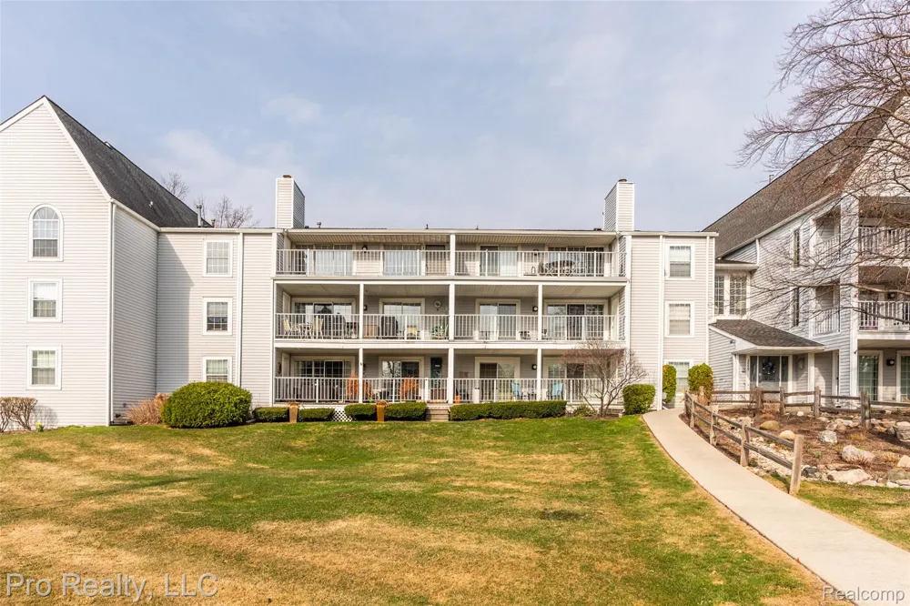 3559 Port Cove Drive Waterford Charter Township, MI 48328