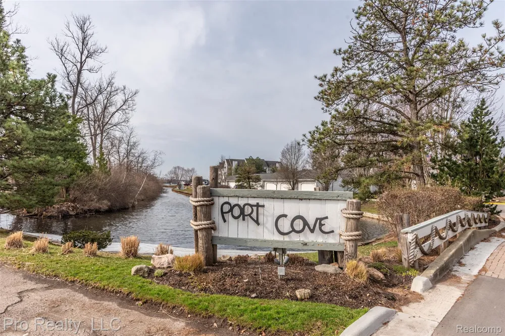 3559 Port Cove Drive Waterford Charter Township, MI 48328