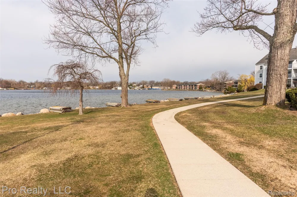 3559 Port Cove Drive Waterford Charter Township, MI 48328