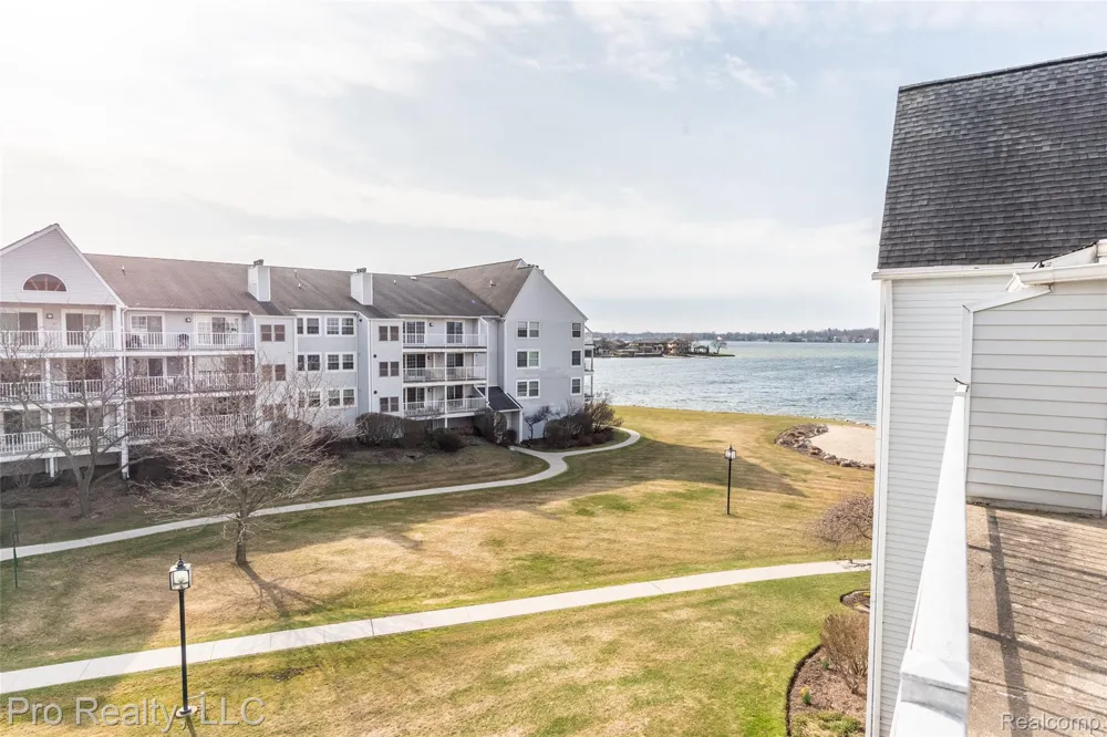 3559 Port Cove Drive Waterford Charter Township, MI 48328