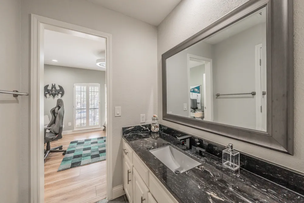 4313 Fannin Drive Irving, TX 75038