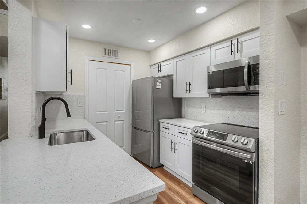 3266 HAVILAND COURT #303 Palm Harbor, FL 34684