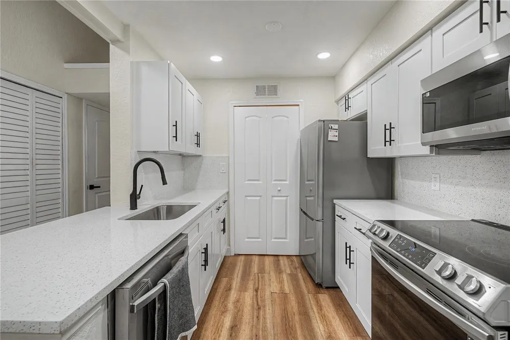 3266 HAVILAND COURT #303 Palm Harbor, FL 34684