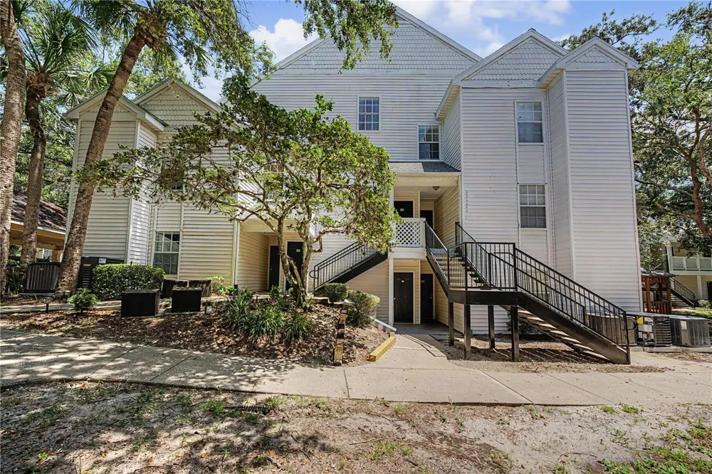 3266 HAVILAND COURT #303 Palm Harbor, FL 34684
