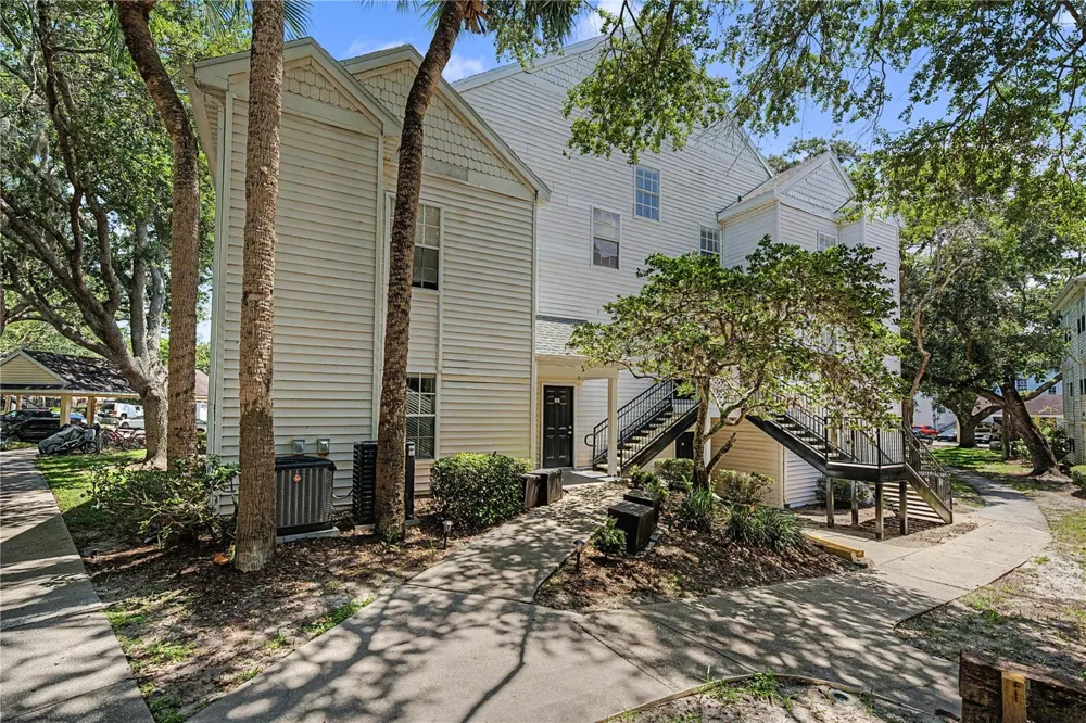 3266 HAVILAND COURT #303 Palm Harbor, FL 34684