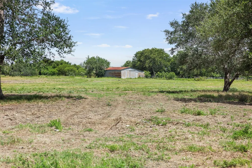 13041 Seydler Road Weimar, TX 78962