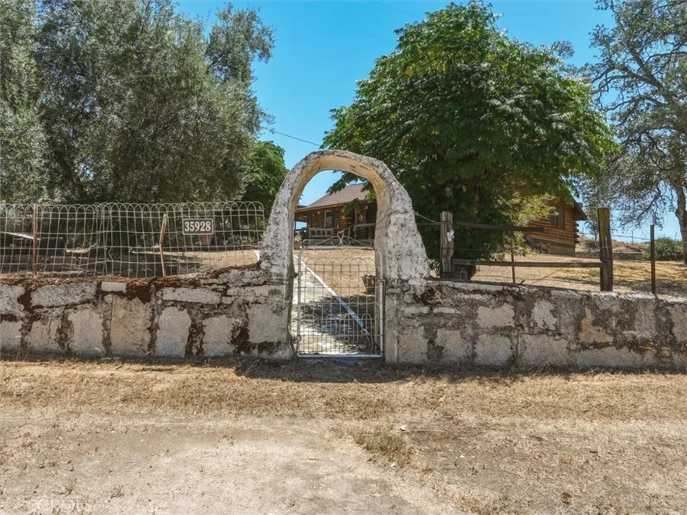 35928 Road 606 Raymond, CA 93653