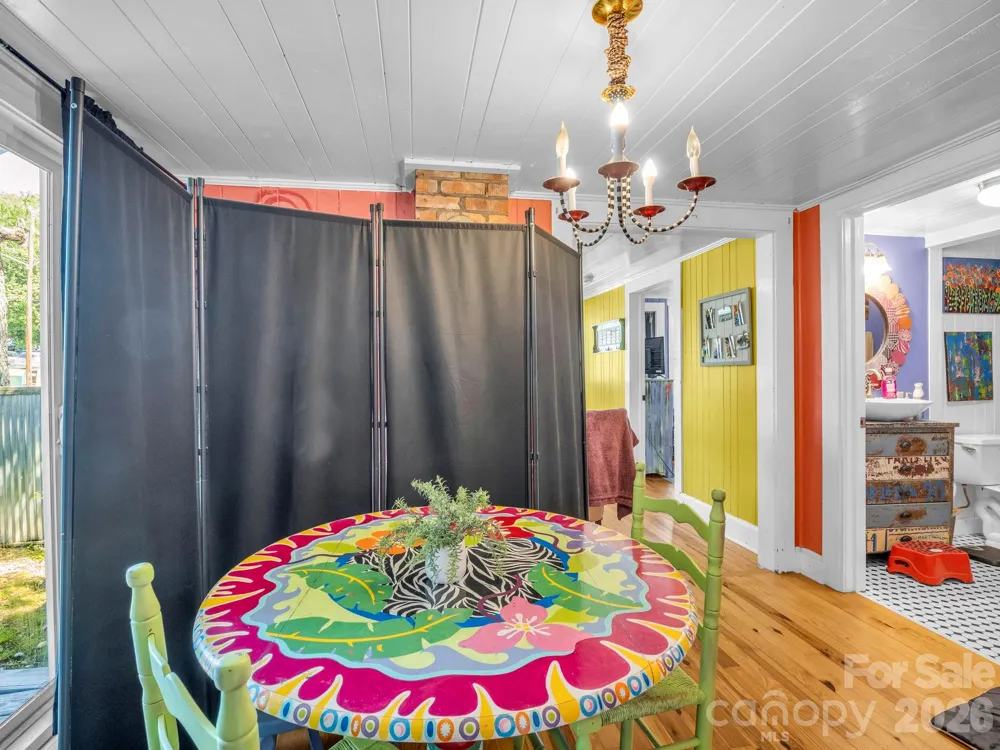 302 Davis Street Hendersonville, NC 28739