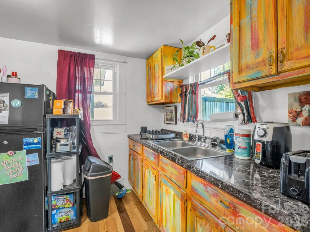 302 Davis Street Hendersonville, NC 28739