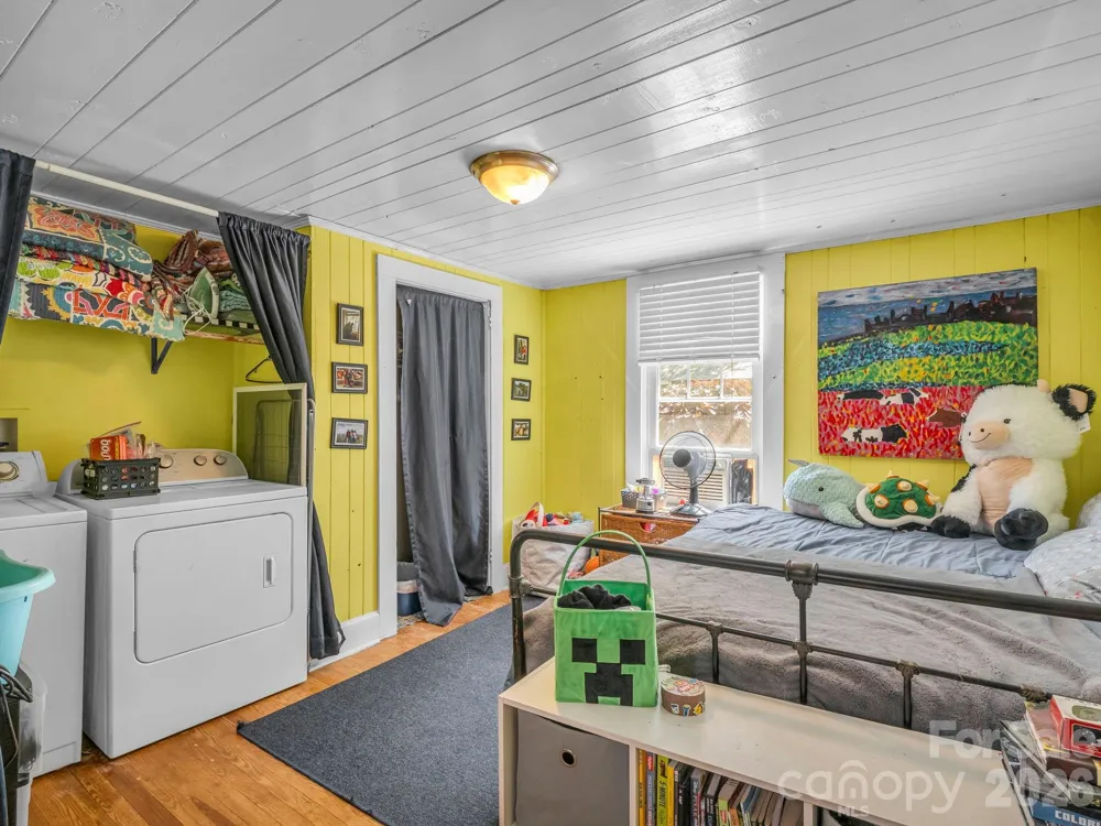 302 Davis Street Hendersonville, NC 28739