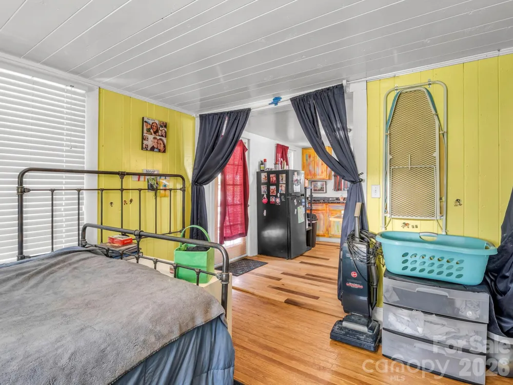 302 Davis Street Hendersonville, NC 28739