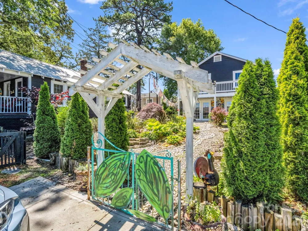 302 Davis Street Hendersonville, NC 28739