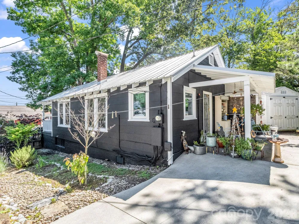 302 Davis Street Hendersonville, NC 28739