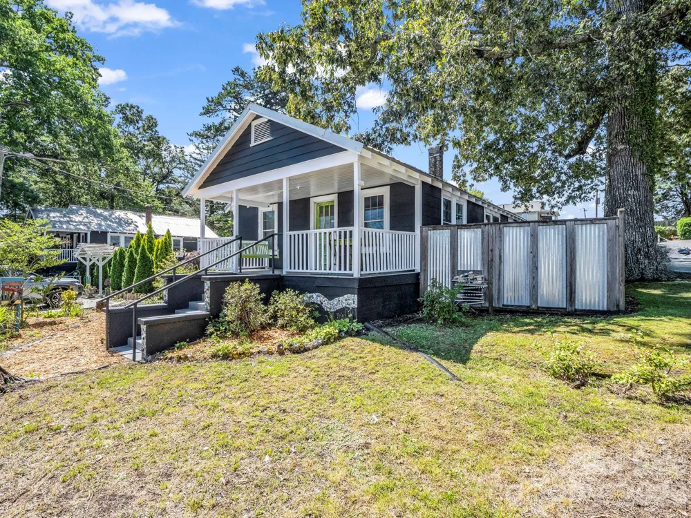 302 Davis Street Hendersonville, NC 28739