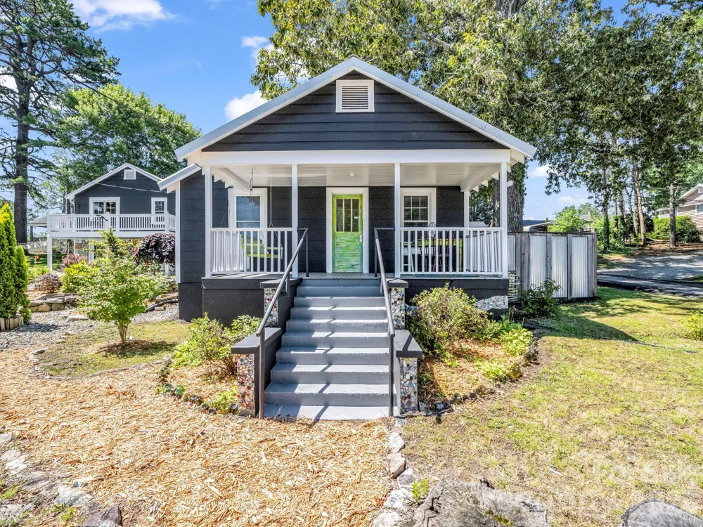 302 Davis Street Hendersonville, NC 28739