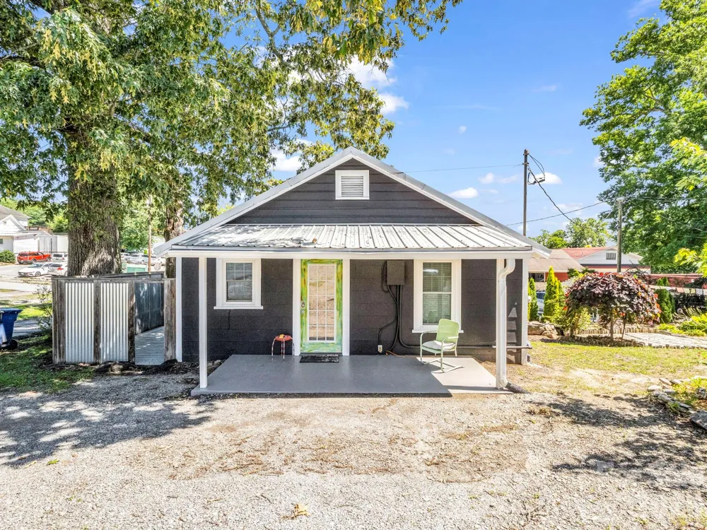 302 Davis Street Hendersonville, NC 28739